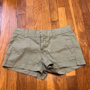 NWOT | Uniqlo Olive Chino Shorts Size 4